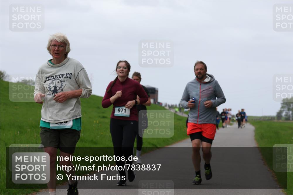04.05.2025 - 8. Wedeler Halbmarathon Yannick Fuchs http://msf.ph/oto/7838837 04.05.2025 11:25:27 Laufen 971 meine-sportfotos.de