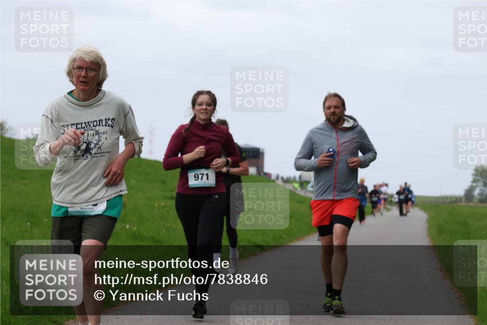 04.05.2025 - 8. Wedeler Halbmarathon Yannick Fuchs http://msf.ph/oto/7838846 04.05.2025 11:25:27 Laufen 971 meine-sportfotos.de