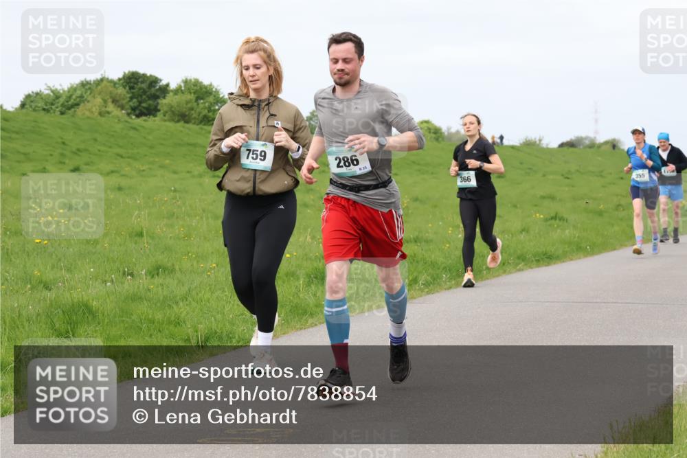 04.05.2025 - 8. Wedeler Halbmarathon Lena Gebhardt http://msf.ph/oto/7838854 04.05.2025 11:38:58 Laufen 759, 286, 25, 115, 355, 366 meine-sportfotos.de