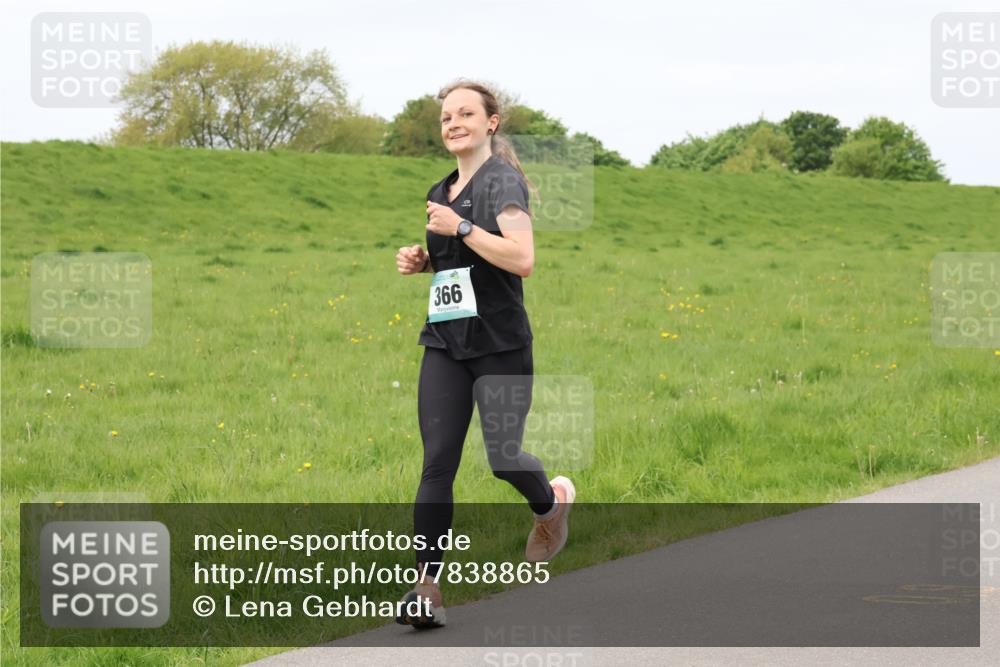 04.05.2025 - 8. Wedeler Halbmarathon Lena Gebhardt http://msf.ph/oto/7838865 04.05.2025 11:39:02 Laufen 366 meine-sportfotos.de