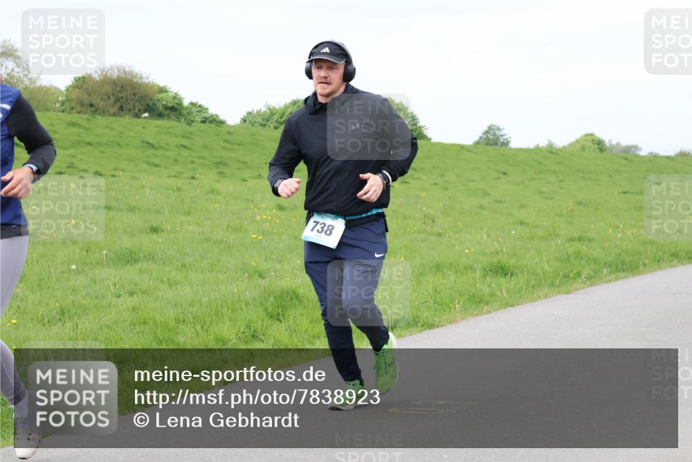 04.05.2025 - 8. Wedeler Halbmarathon Lena Gebhardt http://msf.ph/oto/7838923 04.05.2025 11:39:19 Laufen 738 meine-sportfotos.de