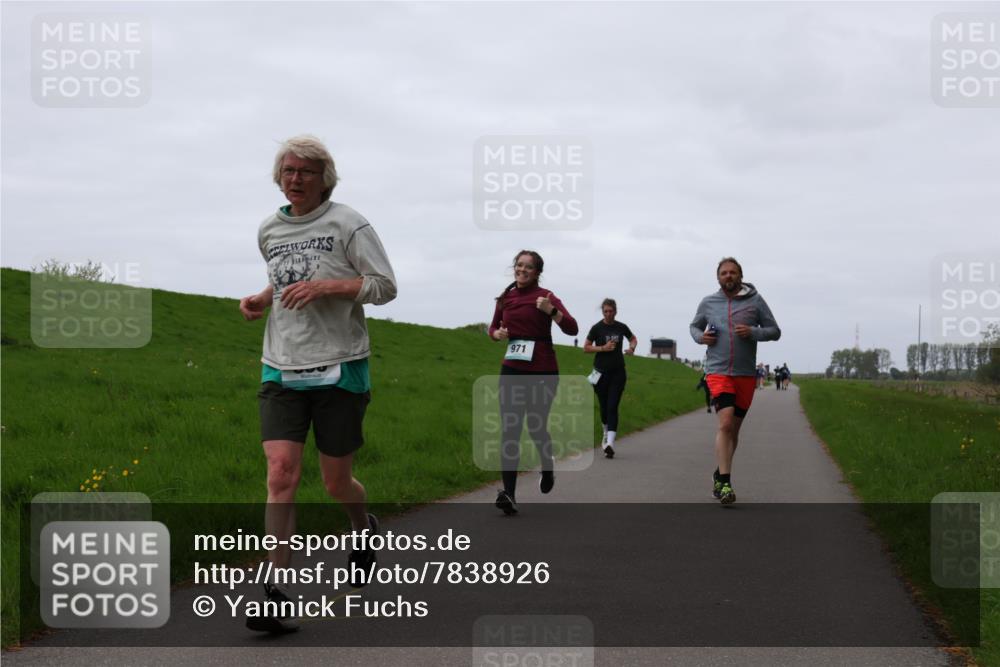 04.05.2025 - 8. Wedeler Halbmarathon Yannick Fuchs http://msf.ph/oto/7838926 04.05.2025 11:25:29 Laufen 971 meine-sportfotos.de