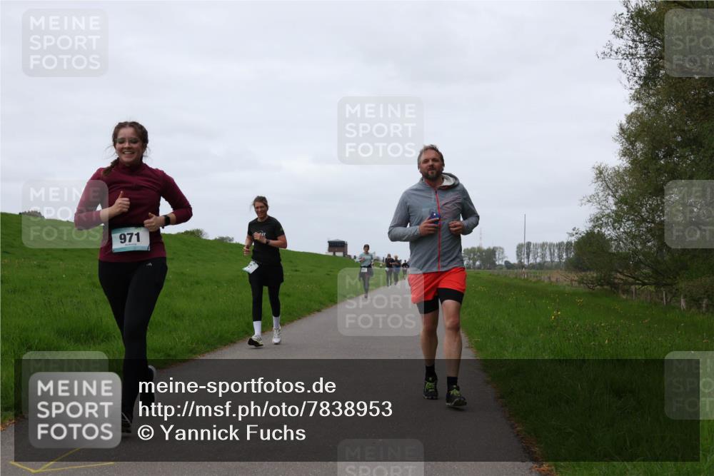 04.05.2025 - 8. Wedeler Halbmarathon Yannick Fuchs http://msf.ph/oto/7838953 04.05.2025 11:25:30 Laufen 971 meine-sportfotos.de