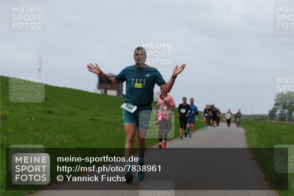 04.05.2025 - 8. Wedeler Halbmarathon Yannick Fuchs http://msf.ph/oto/7838961 04.05.2025 11:47:02 Laufen 2025, 126 meine-sportfotos.de