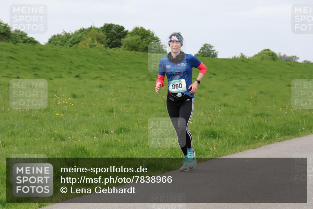 04.05.2025 - 8. Wedeler Halbmarathon Lena Gebhardt http://msf.ph/oto/7838966 04.05.2025 11:39:43 Laufen 960 meine-sportfotos.de