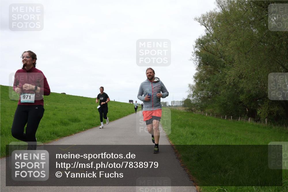 04.05.2025 - 8. Wedeler Halbmarathon Yannick Fuchs http://msf.ph/oto/7838979 04.05.2025 11:25:31 Laufen 971 meine-sportfotos.de