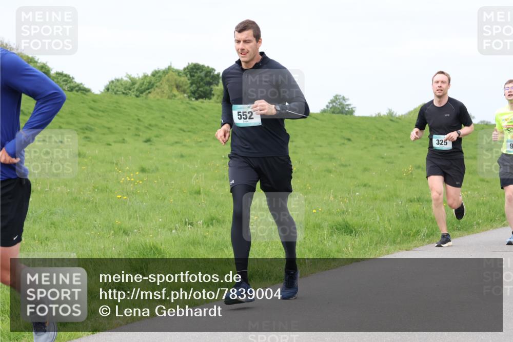 04.05.2025 - 8. Wedeler Halbmarathon Lena Gebhardt http://msf.ph/oto/7839004 04.05.2025 11:39:51 Laufen 552, 325, 9 meine-sportfotos.de