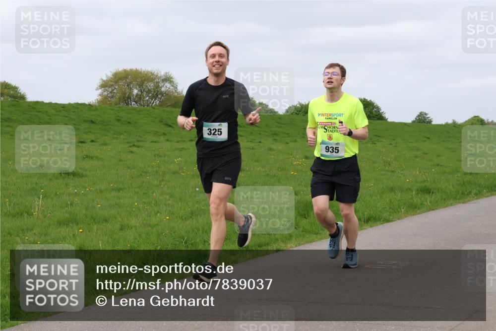 04.05.2025 - 8. Wedeler Halbmarathon Lena Gebhardt http://msf.ph/oto/7839037 04.05.2025 11:39:54 Laufen 325, 935 meine-sportfotos.de