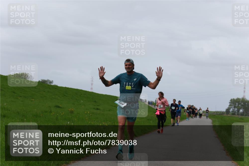 04.05.2025 - 8. Wedeler Halbmarathon Yannick Fuchs http://msf.ph/oto/7839038 04.05.2025 11:47:04 Laufen 2, 025, 126, 141 meine-sportfotos.de