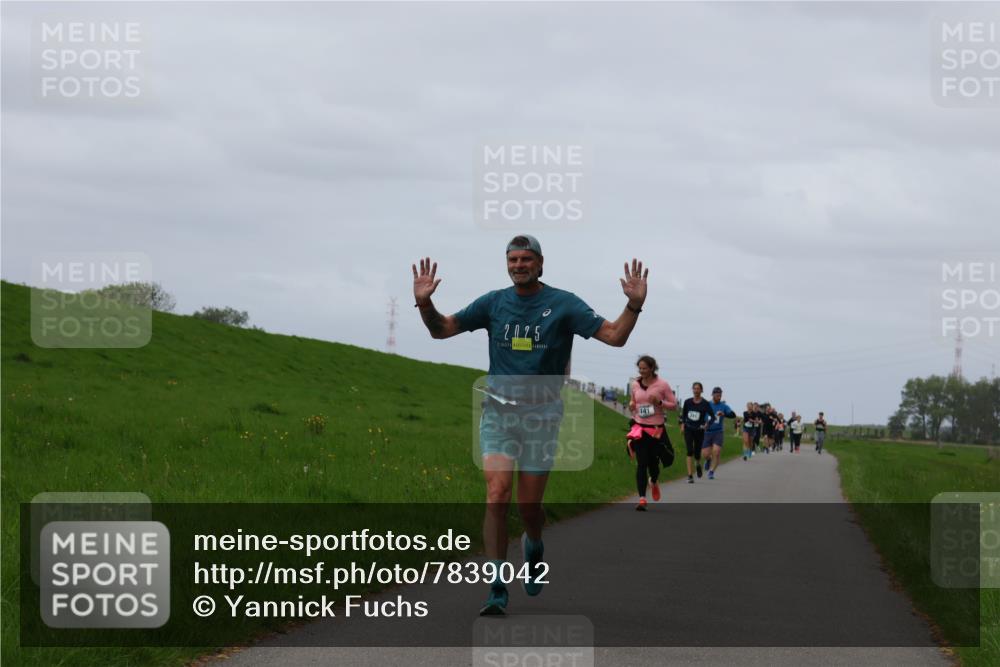 04.05.2025 - 8. Wedeler Halbmarathon Yannick Fuchs http://msf.ph/oto/7839042 04.05.2025 11:47:04 Laufen 2025, 141 meine-sportfotos.de