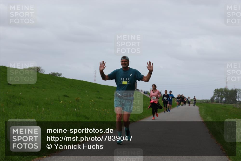 04.05.2025 - 8. Wedeler Halbmarathon Yannick Fuchs http://msf.ph/oto/7839047 04.05.2025 11:47:04 Laufen 2, 025, 141 meine-sportfotos.de