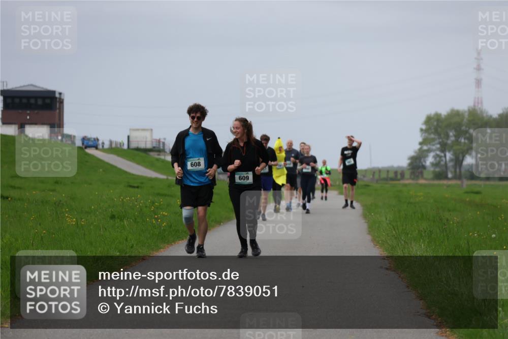 04.05.2025 - 8. Wedeler Halbmarathon Yannick Fuchs http://msf.ph/oto/7839051 04.05.2025 12:04:13 Laufen 608, 609 meine-sportfotos.de