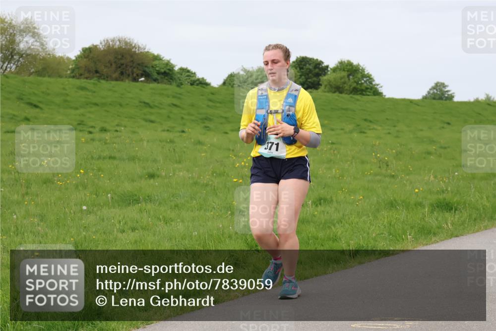 04.05.2025 - 8. Wedeler Halbmarathon Lena Gebhardt http://msf.ph/oto/7839059 04.05.2025 11:40:17 Laufen 371 meine-sportfotos.de