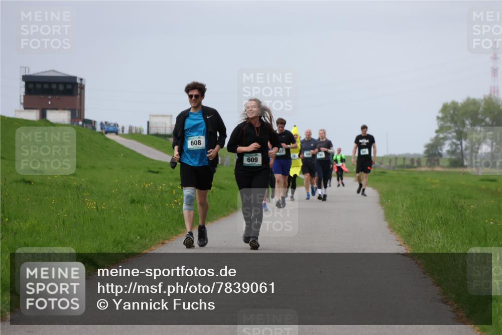04.05.2025 - 8. Wedeler Halbmarathon Yannick Fuchs http://msf.ph/oto/7839061 04.05.2025 12:04:14 Laufen 608, 609 meine-sportfotos.de