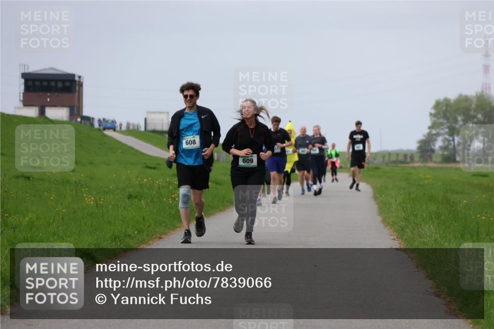 04.05.2025 - 8. Wedeler Halbmarathon Yannick Fuchs http://msf.ph/oto/7839066 04.05.2025 12:04:14 Laufen 608, 609 meine-sportfotos.de