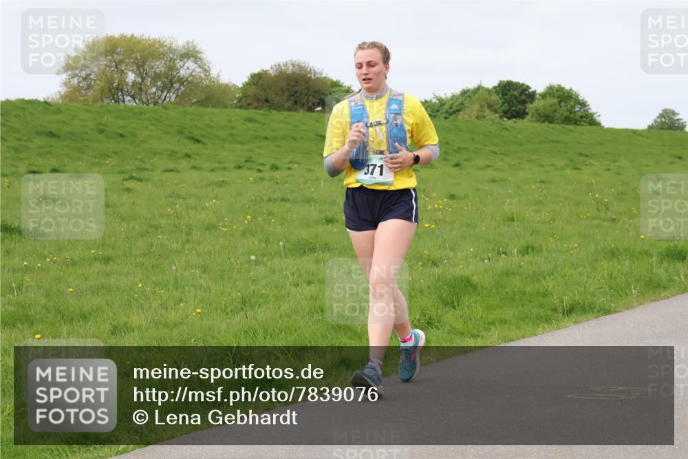 04.05.2025 - 8. Wedeler Halbmarathon Lena Gebhardt http://msf.ph/oto/7839076 04.05.2025 11:40:17 Laufen 371 meine-sportfotos.de