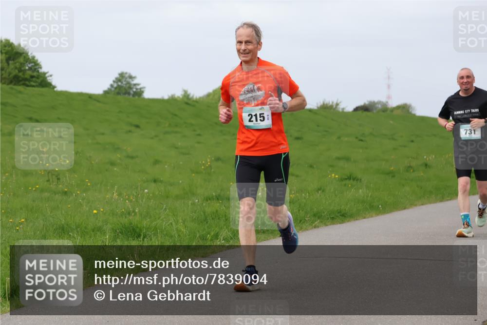 04.05.2025 - 8. Wedeler Halbmarathon Lena Gebhardt http://msf.ph/oto/7839094 04.05.2025 11:40:46 Laufen 215, 731 meine-sportfotos.de