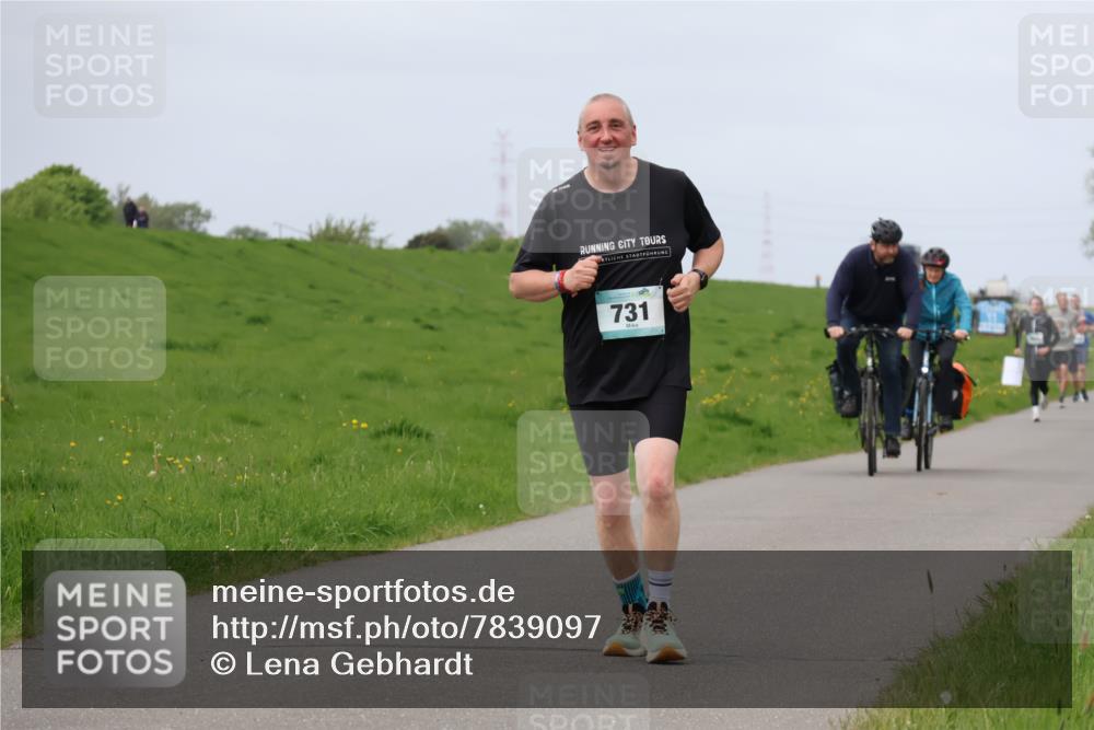 04.05.2025 - 8. Wedeler Halbmarathon Lena Gebhardt http://msf.ph/oto/7839097 04.05.2025 11:40:48 Laufen 731 meine-sportfotos.de