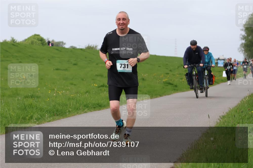 04.05.2025 - 8. Wedeler Halbmarathon Lena Gebhardt http://msf.ph/oto/7839107 04.05.2025 11:40:49 Laufen 731 meine-sportfotos.de