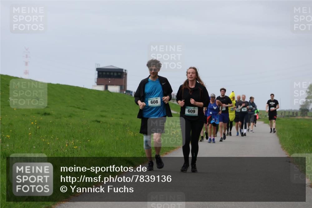 04.05.2025 - 8. Wedeler Halbmarathon Yannick Fuchs http://msf.ph/oto/7839136 04.05.2025 12:04:18 Laufen 608, 609, 7 meine-sportfotos.de
