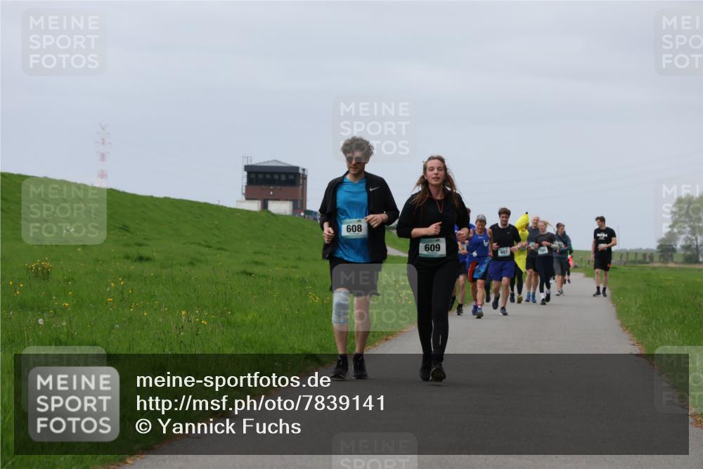 04.05.2025 - 8. Wedeler Halbmarathon Yannick Fuchs http://msf.ph/oto/7839141 04.05.2025 12:04:18 Laufen 608, 609, 657, 1784 meine-sportfotos.de