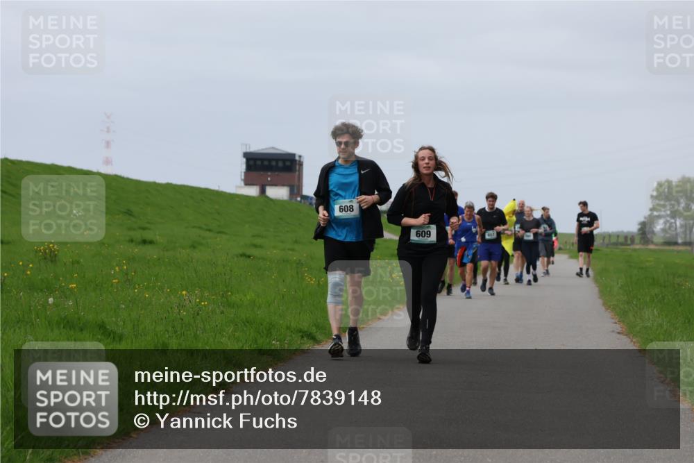 04.05.2025 - 8. Wedeler Halbmarathon Yannick Fuchs http://msf.ph/oto/7839148 04.05.2025 12:04:18 Laufen 608, 609 meine-sportfotos.de