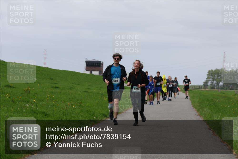 04.05.2025 - 8. Wedeler Halbmarathon Yannick Fuchs http://msf.ph/oto/7839154 04.05.2025 12:04:19 Laufen 608, 609 meine-sportfotos.de