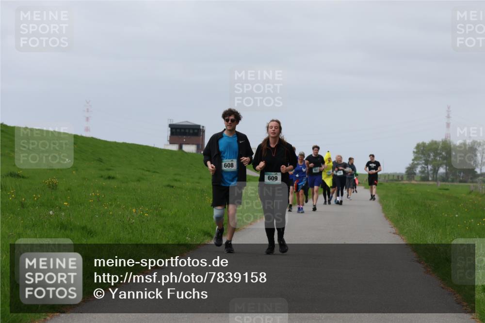 04.05.2025 - 8. Wedeler Halbmarathon Yannick Fuchs http://msf.ph/oto/7839158 04.05.2025 12:04:19 Laufen 608, 609 meine-sportfotos.de