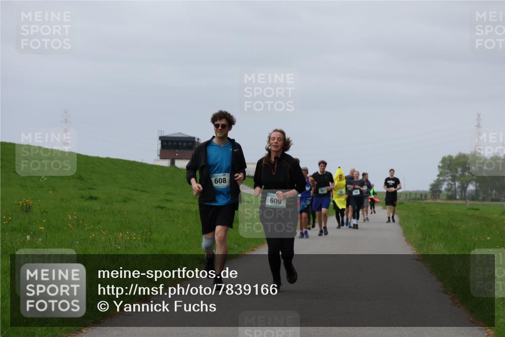 04.05.2025 - 8. Wedeler Halbmarathon Yannick Fuchs http://msf.ph/oto/7839166 04.05.2025 12:04:19 Laufen 608, 609 meine-sportfotos.de