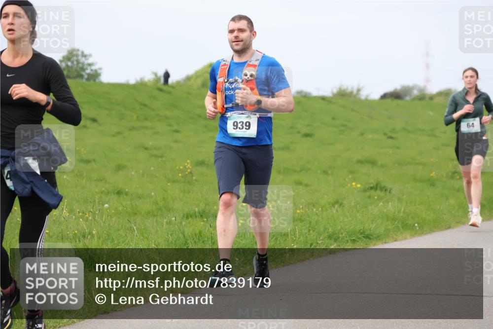 04.05.2025 - 8. Wedeler Halbmarathon Lena Gebhardt http://msf.ph/oto/7839179 04.05.2025 11:41:12 Laufen 939, 64 meine-sportfotos.de