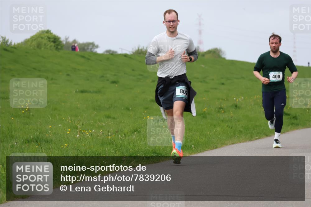 04.05.2025 - 8. Wedeler Halbmarathon Lena Gebhardt http://msf.ph/oto/7839206 04.05.2025 11:41:26 Laufen 802, 400 meine-sportfotos.de
