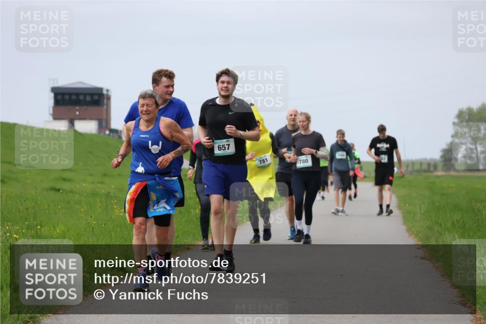 04.05.2025 - 8. Wedeler Halbmarathon Yannick Fuchs http://msf.ph/oto/7839251 04.05.2025 12:04:29 Laufen 657, 781, 780 meine-sportfotos.de