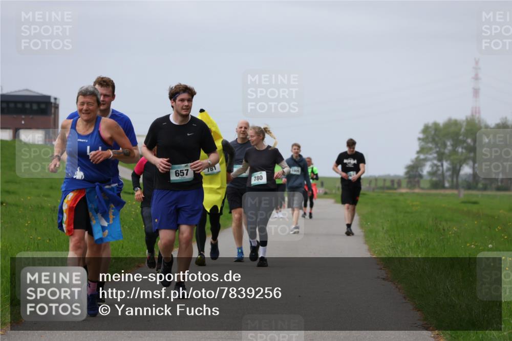 04.05.2025 - 8. Wedeler Halbmarathon Yannick Fuchs http://msf.ph/oto/7839256 04.05.2025 12:04:30 Laufen 657, 781, 780, 1005 meine-sportfotos.de