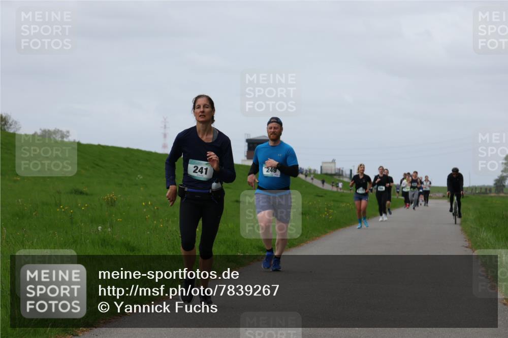 04.05.2025 - 8. Wedeler Halbmarathon Yannick Fuchs http://msf.ph/oto/7839267 04.05.2025 11:47:15 Laufen 241, 249 meine-sportfotos.de