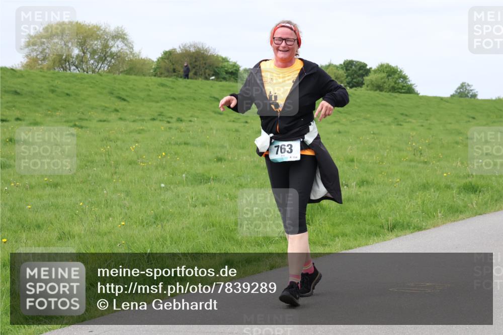 04.05.2025 - 8. Wedeler Halbmarathon Lena Gebhardt http://msf.ph/oto/7839289 04.05.2025 11:42:39 Laufen 763, 154 meine-sportfotos.de