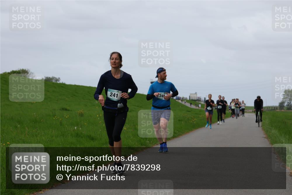 04.05.2025 - 8. Wedeler Halbmarathon Yannick Fuchs http://msf.ph/oto/7839298 04.05.2025 11:47:16 Laufen 241, 249 meine-sportfotos.de