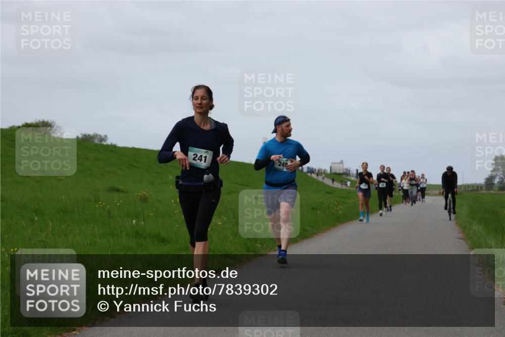 04.05.2025 - 8. Wedeler Halbmarathon Yannick Fuchs http://msf.ph/oto/7839302 04.05.2025 11:47:16 Laufen 241, 240 meine-sportfotos.de