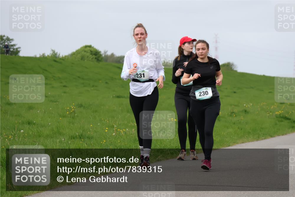 04.05.2025 - 8. Wedeler Halbmarathon Lena Gebhardt http://msf.ph/oto/7839315 04.05.2025 11:42:51 Laufen 231, 230 meine-sportfotos.de