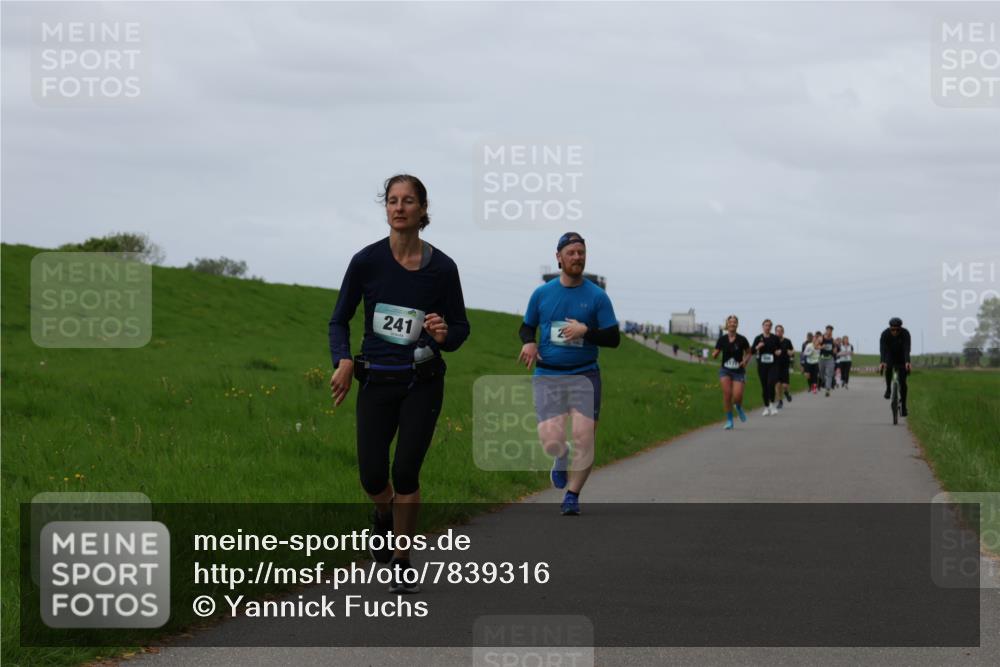 04.05.2025 - 8. Wedeler Halbmarathon Yannick Fuchs http://msf.ph/oto/7839316 04.05.2025 11:47:16 Laufen 241 meine-sportfotos.de