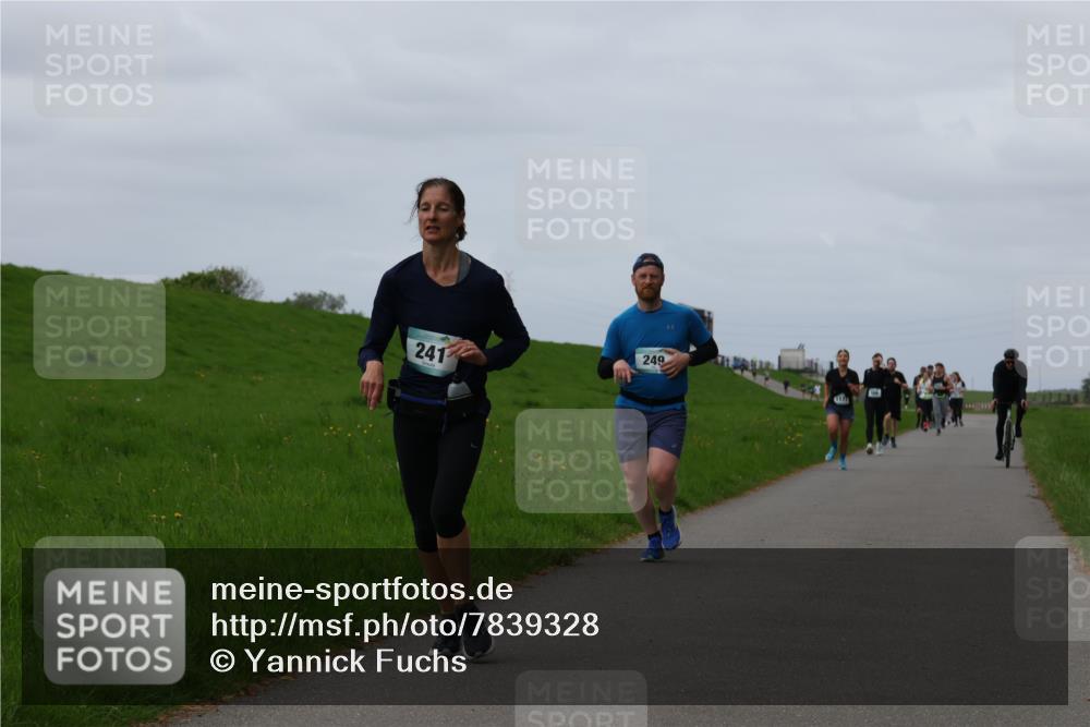 04.05.2025 - 8. Wedeler Halbmarathon Yannick Fuchs http://msf.ph/oto/7839328 04.05.2025 11:47:17 Laufen 241, 249 meine-sportfotos.de