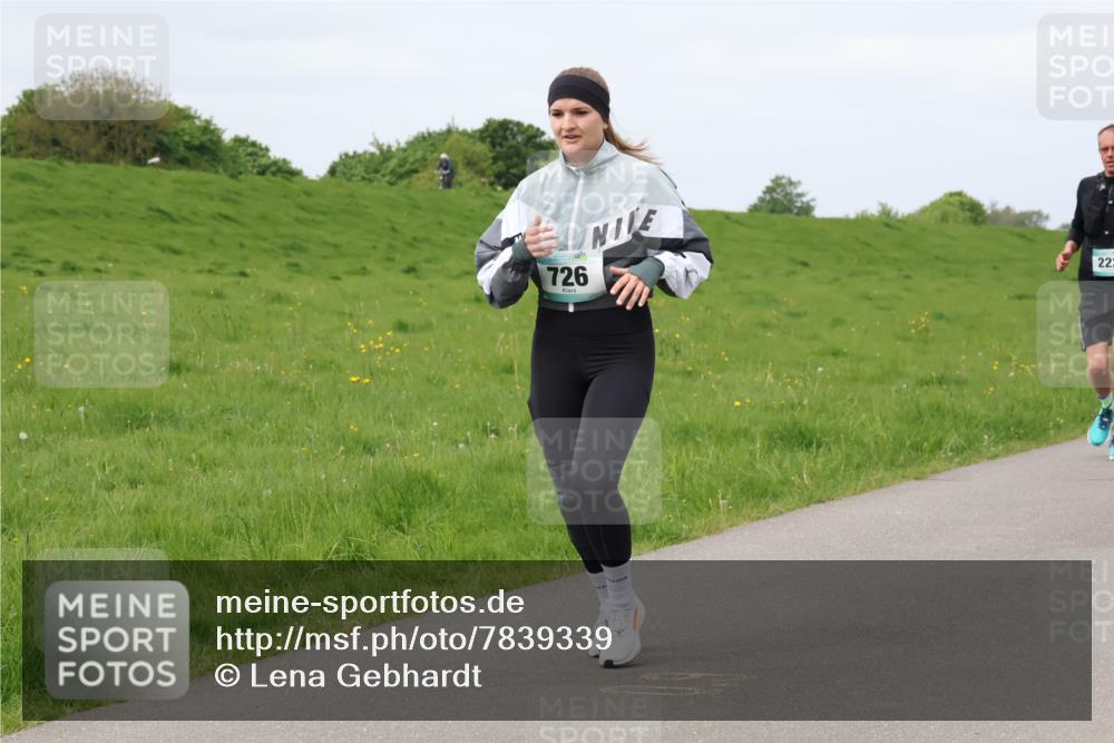 04.05.2025 - 8. Wedeler Halbmarathon Lena Gebhardt http://msf.ph/oto/7839339 04.05.2025 11:43:02 Laufen 726, 222 meine-sportfotos.de