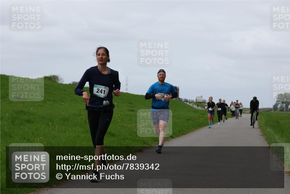 04.05.2025 - 8. Wedeler Halbmarathon Yannick Fuchs http://msf.ph/oto/7839342 04.05.2025 11:47:17 Laufen 241 meine-sportfotos.de