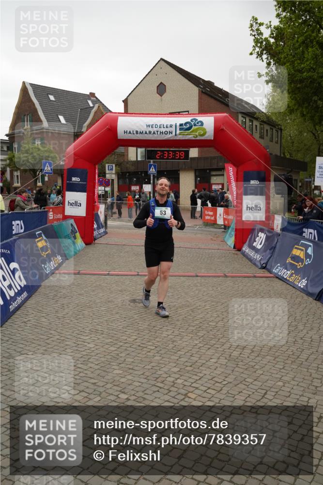 04.05.2025 - 8. Wedeler Halbmarathon Felixshl http://msf.ph/oto/7839357 04.05.2025 12:33:37 Ziel 53, 516, 531 meine-sportfotos.de