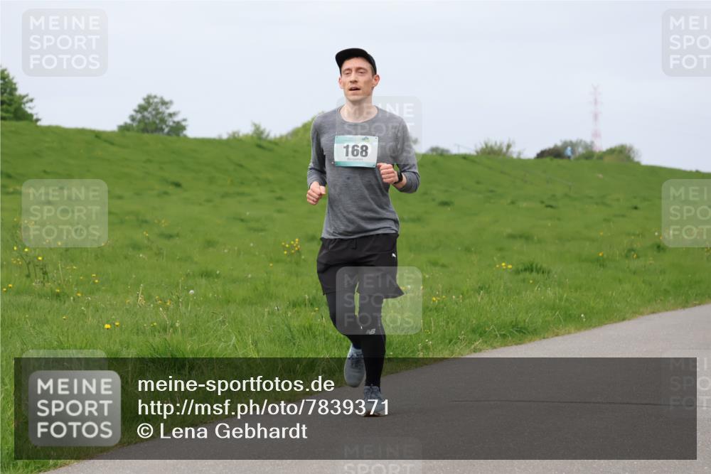 04.05.2025 - 8. Wedeler Halbmarathon Lena Gebhardt http://msf.ph/oto/7839371 04.05.2025 11:43:10 Laufen 168 meine-sportfotos.de