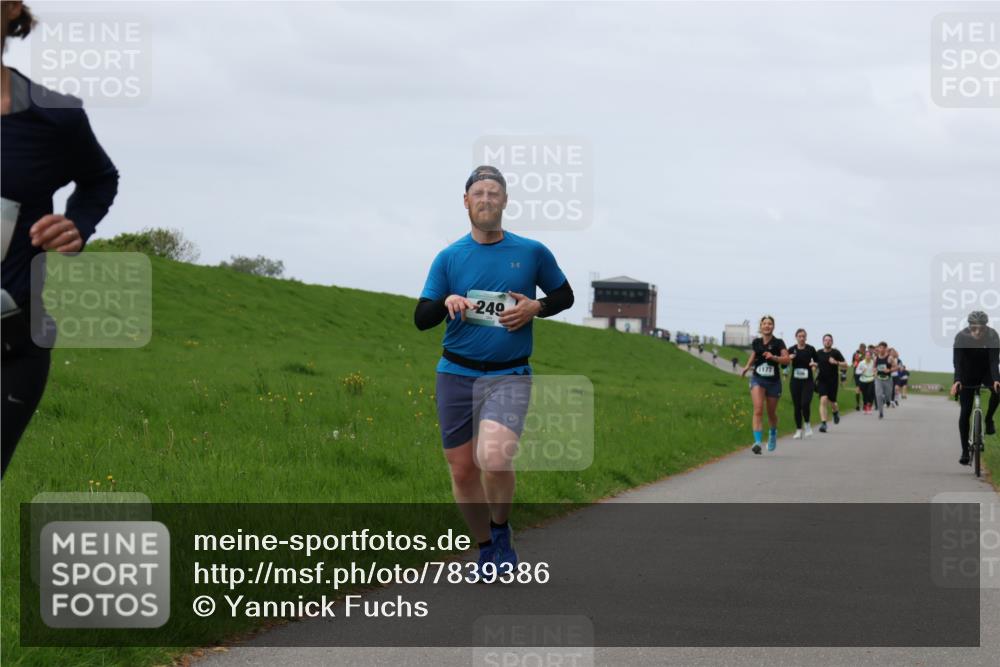 04.05.2025 - 8. Wedeler Halbmarathon Yannick Fuchs http://msf.ph/oto/7839386 04.05.2025 11:47:18 Laufen 249, 1177 meine-sportfotos.de