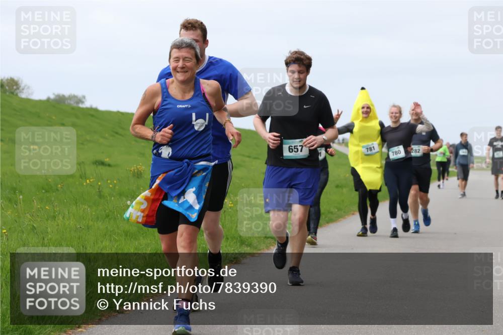 04.05.2025 - 8. Wedeler Halbmarathon Yannick Fuchs http://msf.ph/oto/7839390 04.05.2025 12:04:35 Laufen 657, 781, 780, 282 meine-sportfotos.de