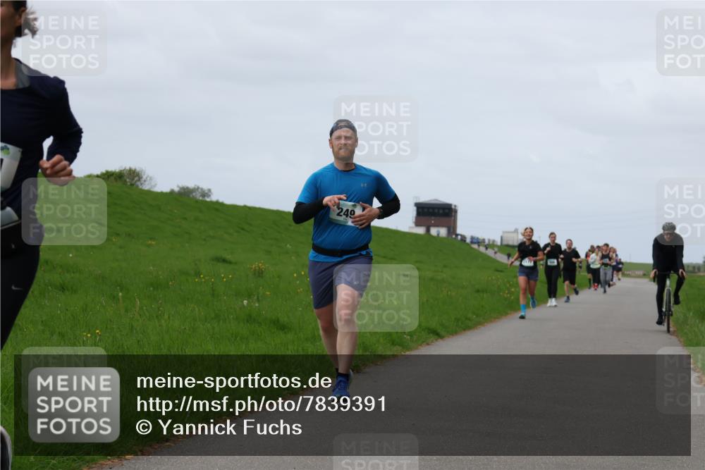 04.05.2025 - 8. Wedeler Halbmarathon Yannick Fuchs http://msf.ph/oto/7839391 04.05.2025 11:47:18 Laufen 249 meine-sportfotos.de