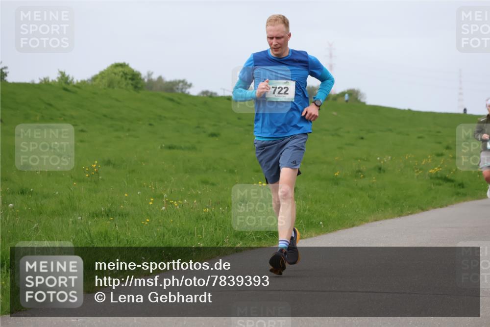 04.05.2025 - 8. Wedeler Halbmarathon Lena Gebhardt http://msf.ph/oto/7839393 04.05.2025 11:43:30 Laufen 722 meine-sportfotos.de