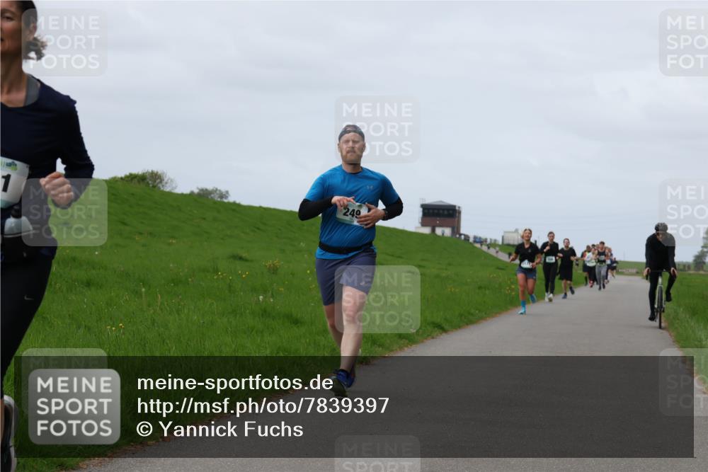 04.05.2025 - 8. Wedeler Halbmarathon Yannick Fuchs http://msf.ph/oto/7839397 04.05.2025 11:47:18 Laufen 1, 249 meine-sportfotos.de