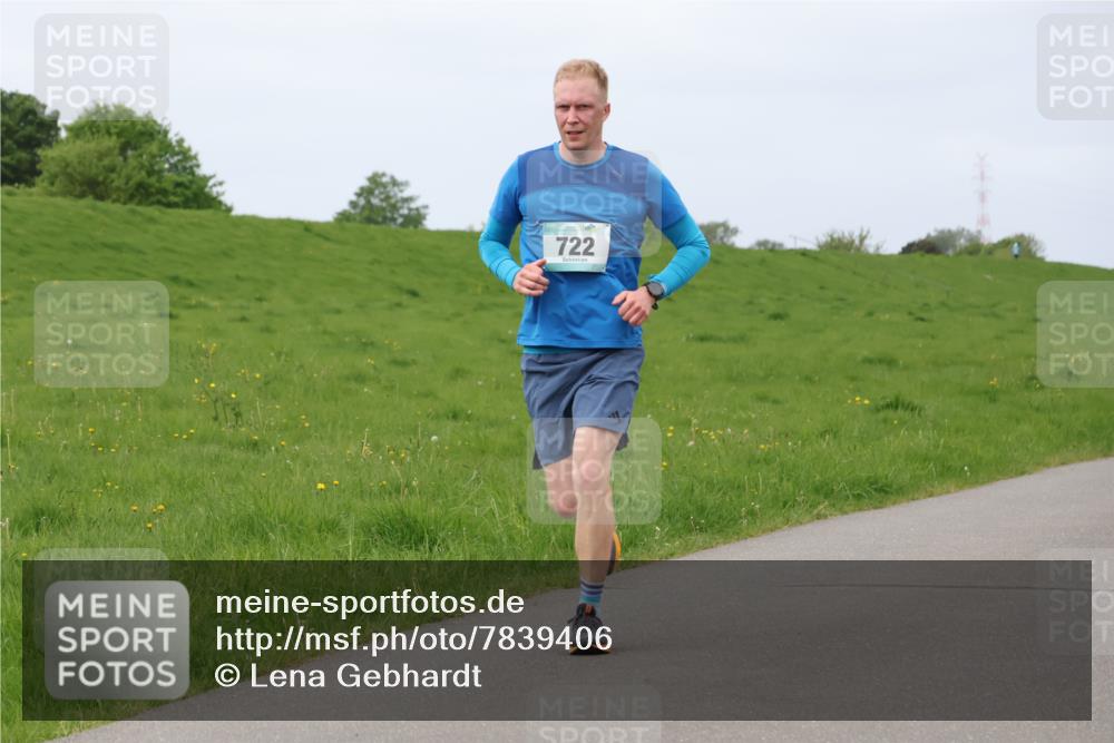 04.05.2025 - 8. Wedeler Halbmarathon Lena Gebhardt http://msf.ph/oto/7839406 04.05.2025 11:43:32 Laufen 722 meine-sportfotos.de